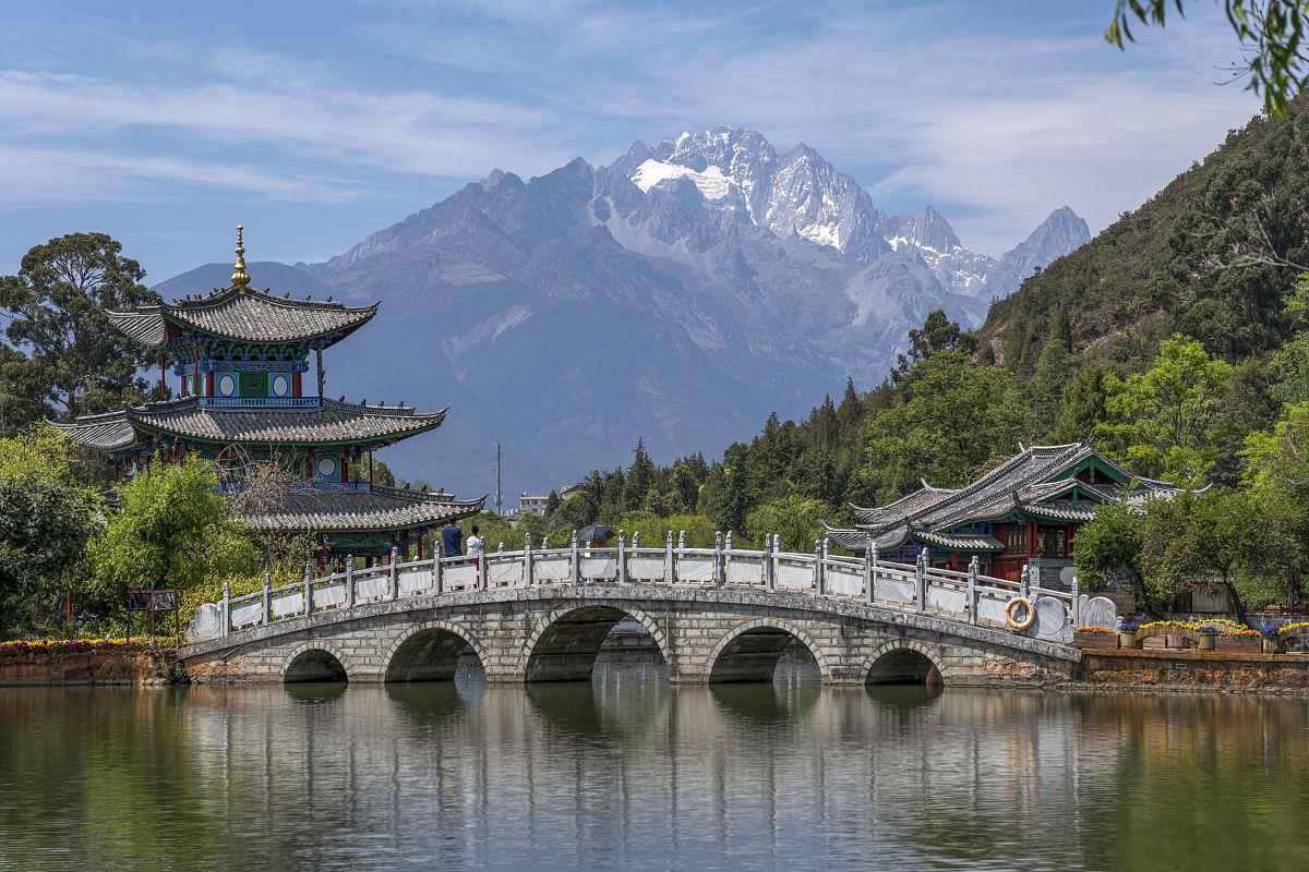 昆明旅游攻略 昆明是一座集自然风光,历史文化和美食诱惑于一身的城市