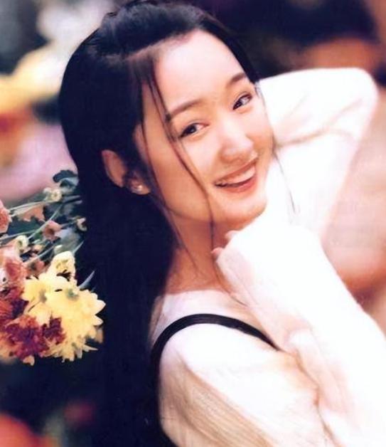 杨钰莹:人生赢家 杨钰莹的故事告诉我们,人生中的荣辱成败都只是短暂