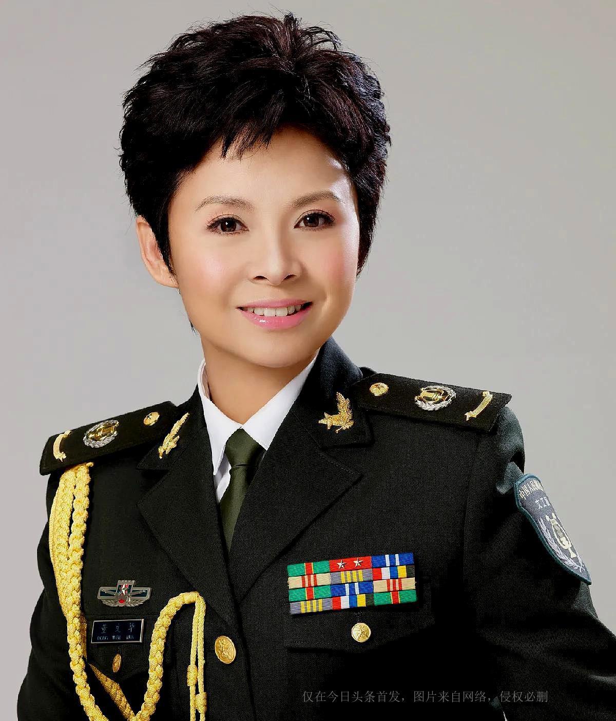董文华:从巅峰掉进低谷 董文华,80年代的音乐巨星,因一首《十五的月亮