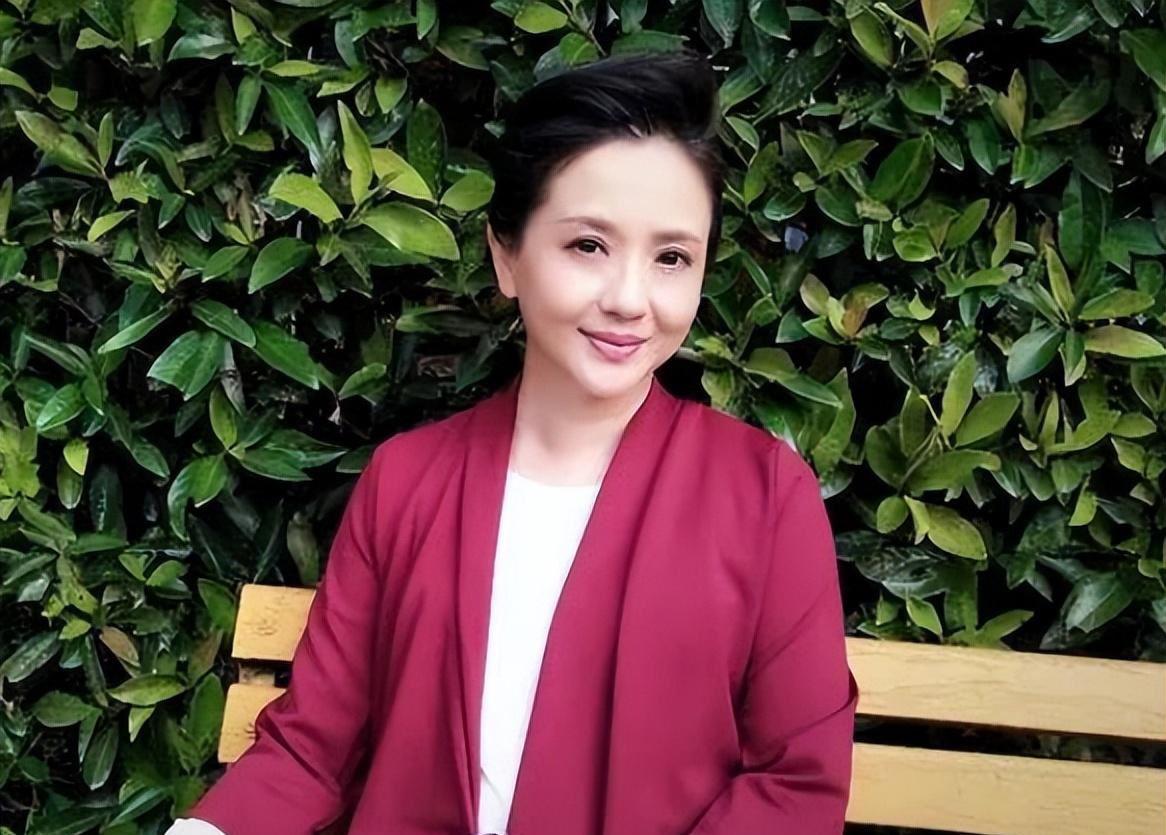 陶慧敏:坚韧女性的生活经历 陶慧敏,曾经红极一时的演员,她的演艺事业