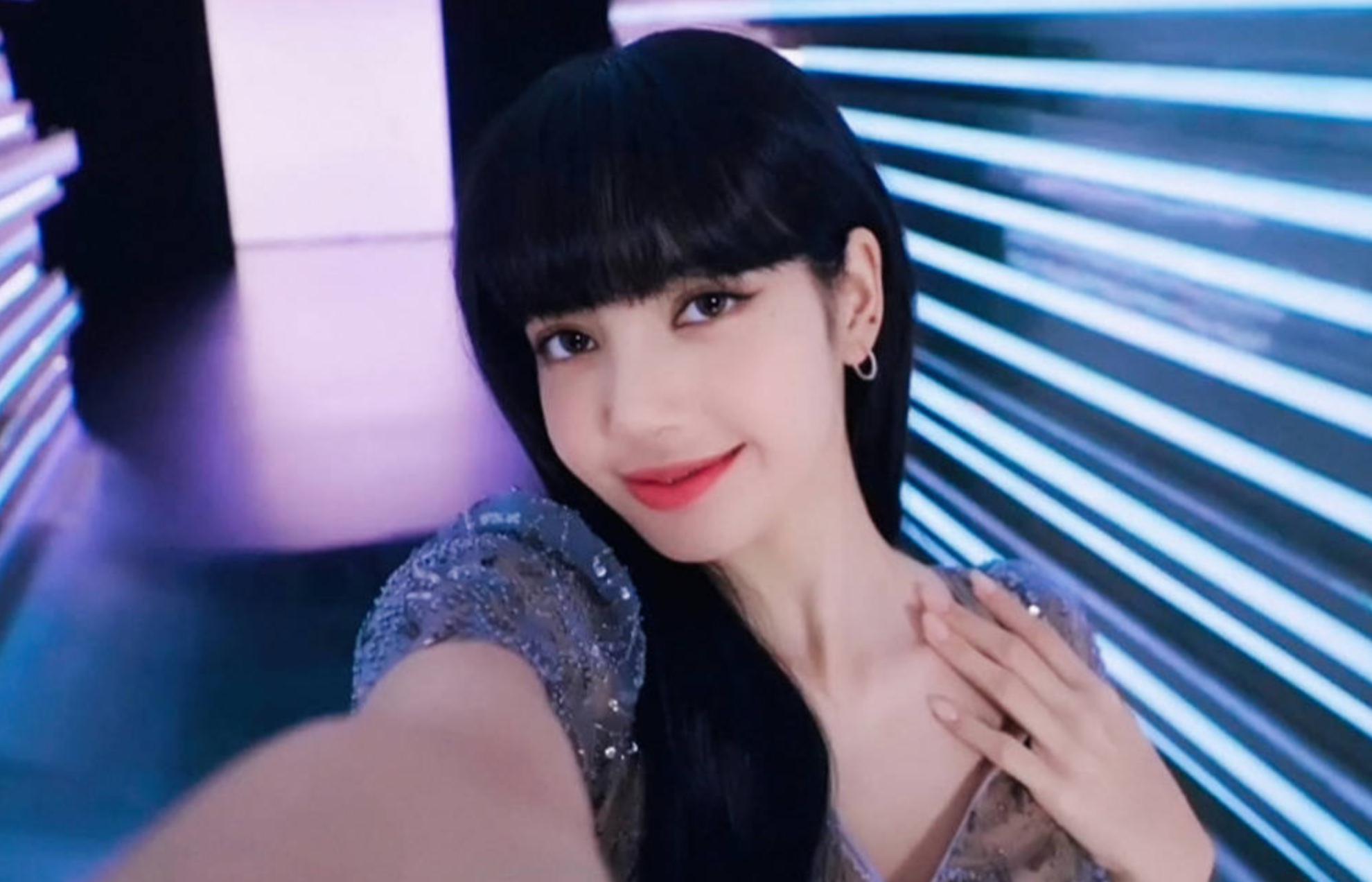 lisa大胆展示真实身材,网友热议 备受瞩目的明星lisa在科切拉音乐节上