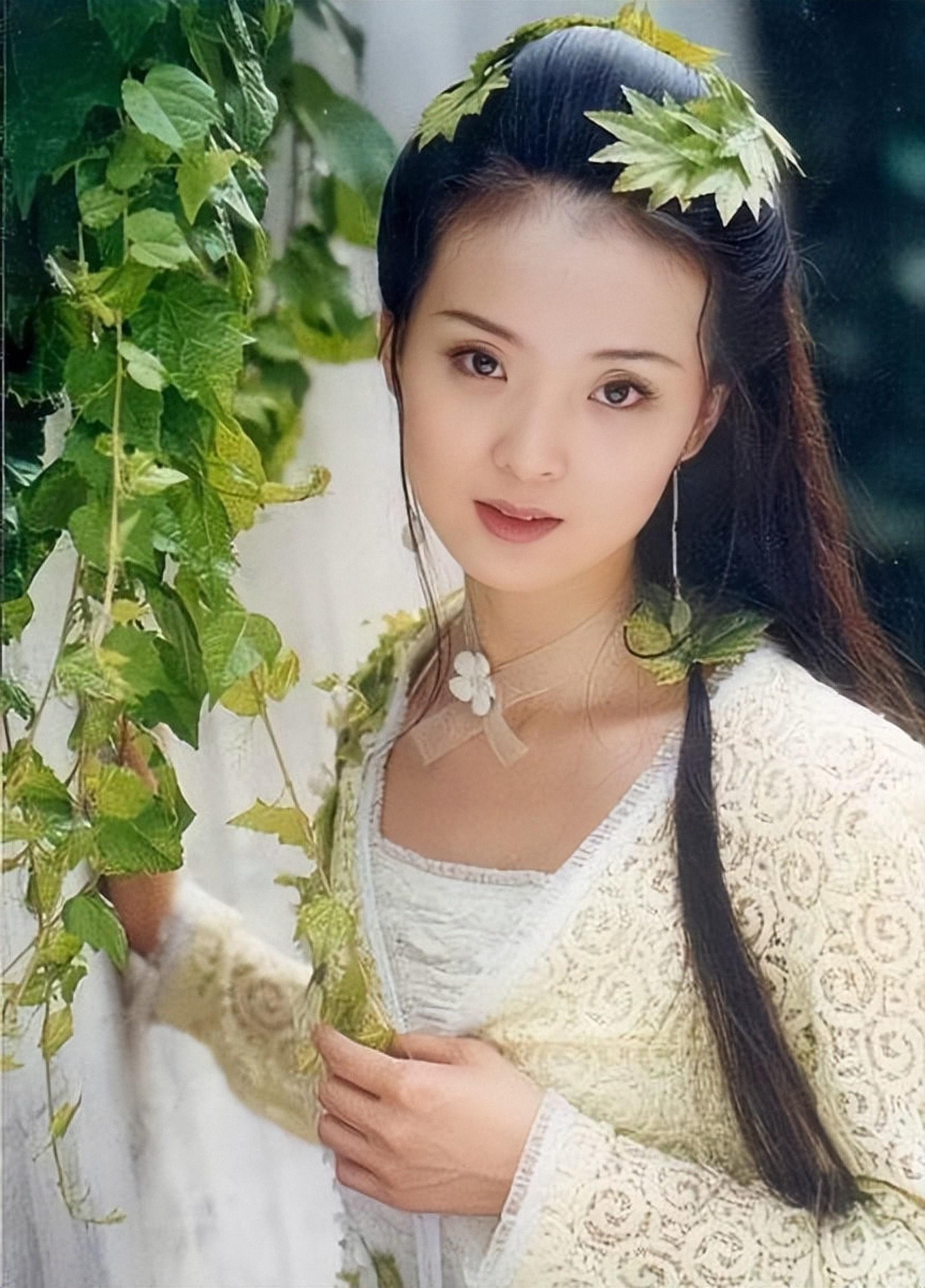 李湘和王艳都是年近50岁的女人两人的差距在于性格决定命运