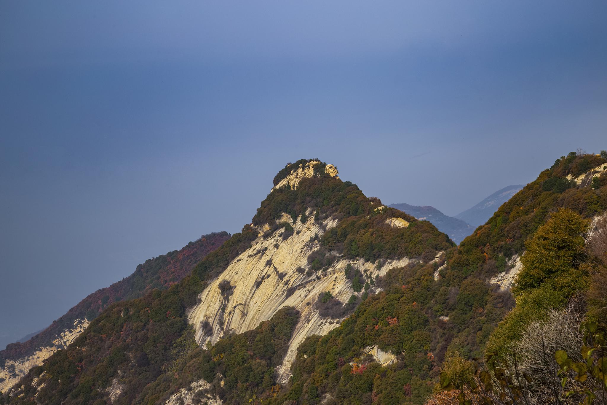少华山是中国著名的山岳风景名胜区之一,位于陕西省渭南市华县,距离
