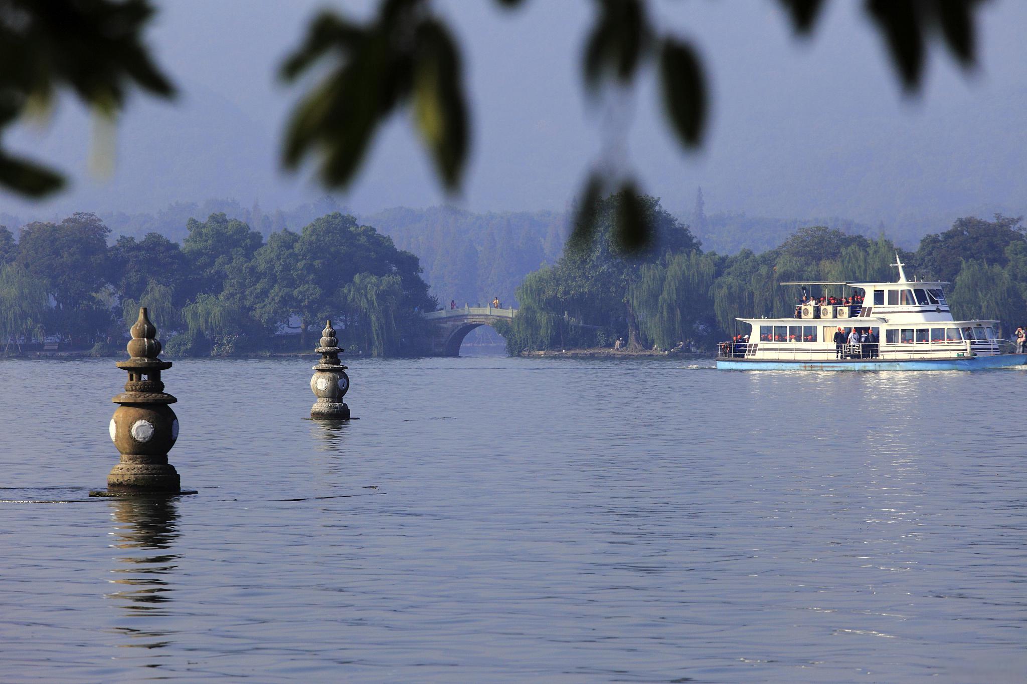 杭州西湖必打卡景点推荐 杭州西湖,是中国著名的旅游胜地,也是文人