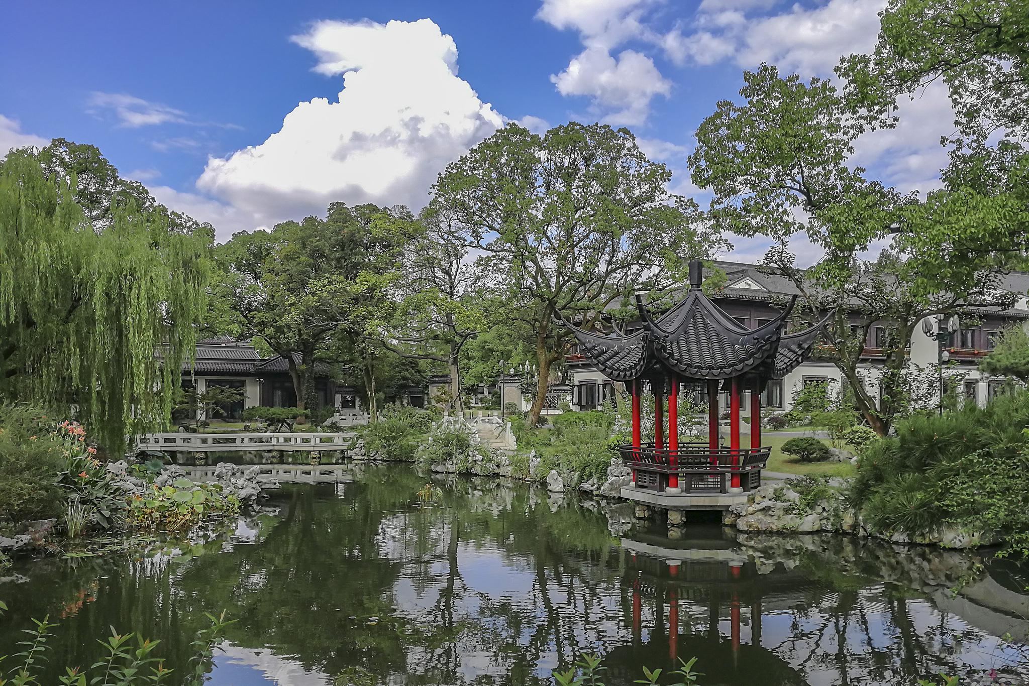 古典优雅的西湖园林郭庄 这座位于中国浙江省杭州市的古典园林,自清