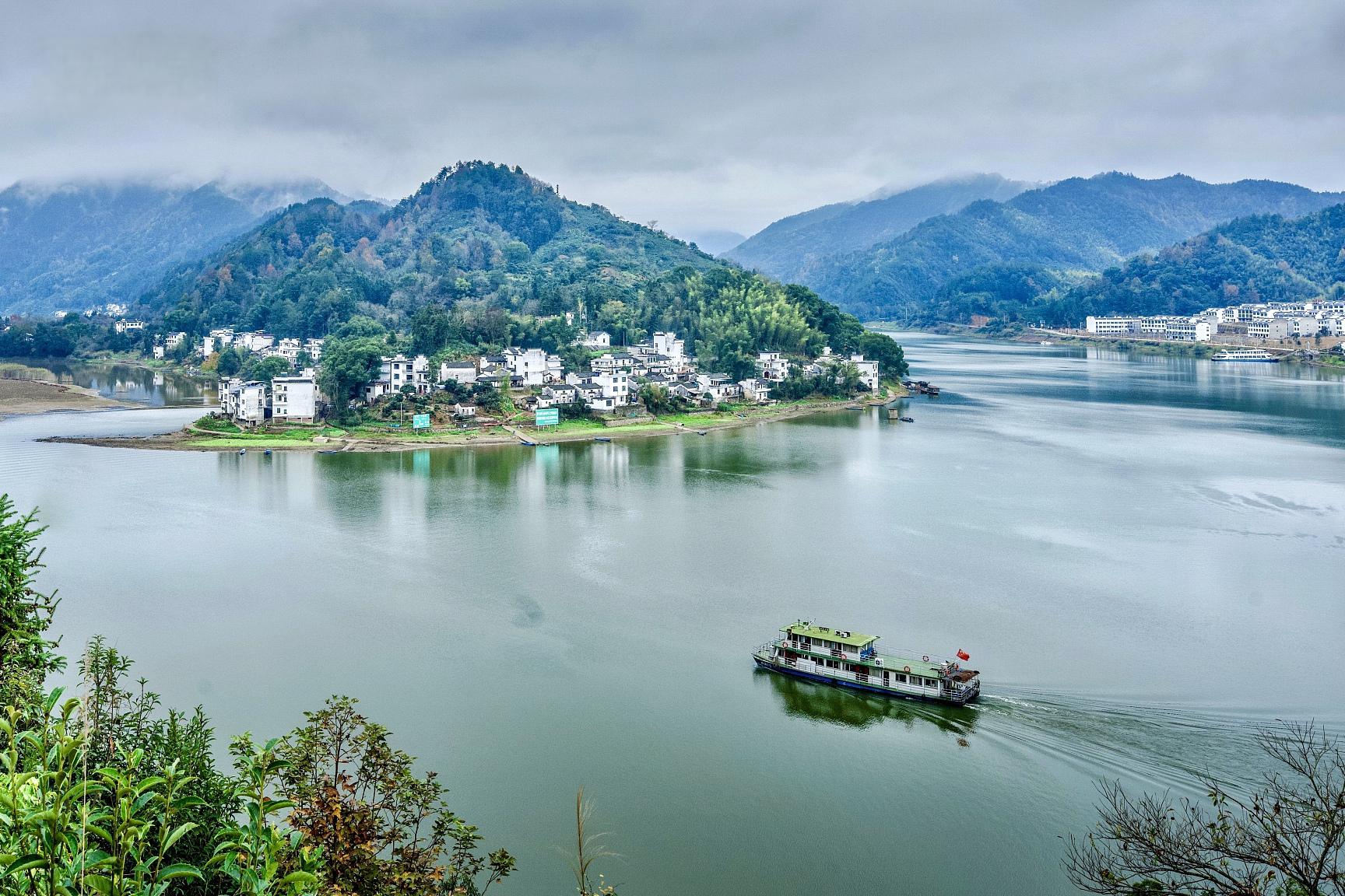月亮湾景区详细介绍及游玩攻略 月亮湾景区位于安徽省宣城市泾县桃花