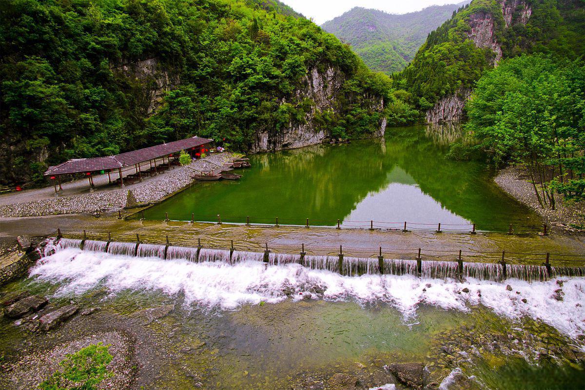 利川旅游攻略 利川是位于湖北省西部的一个风景秀丽的旅游目的地.