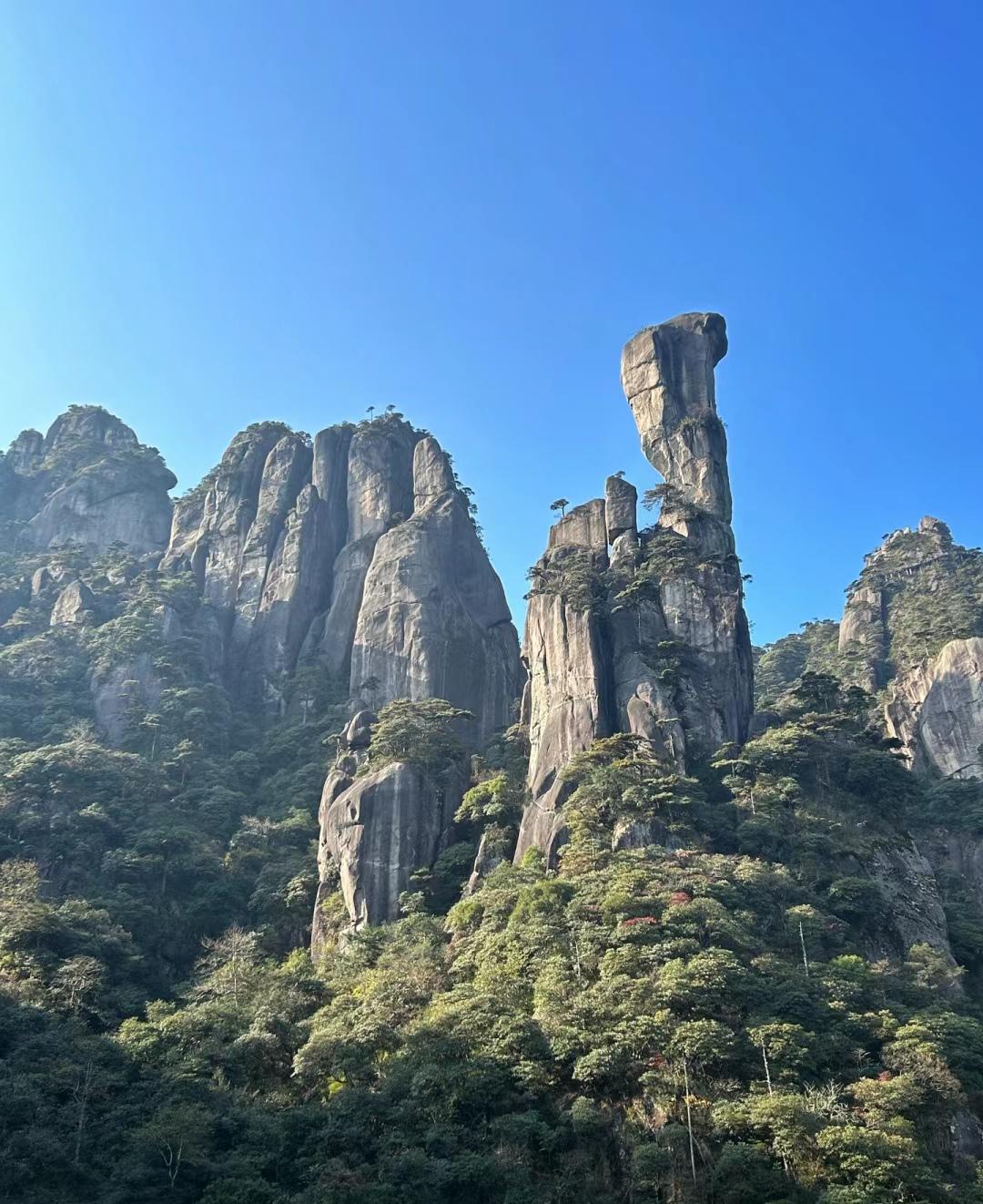 三清山,江南一绝 三清山,位于江苏常州市武进区,是江南地区的一座著名