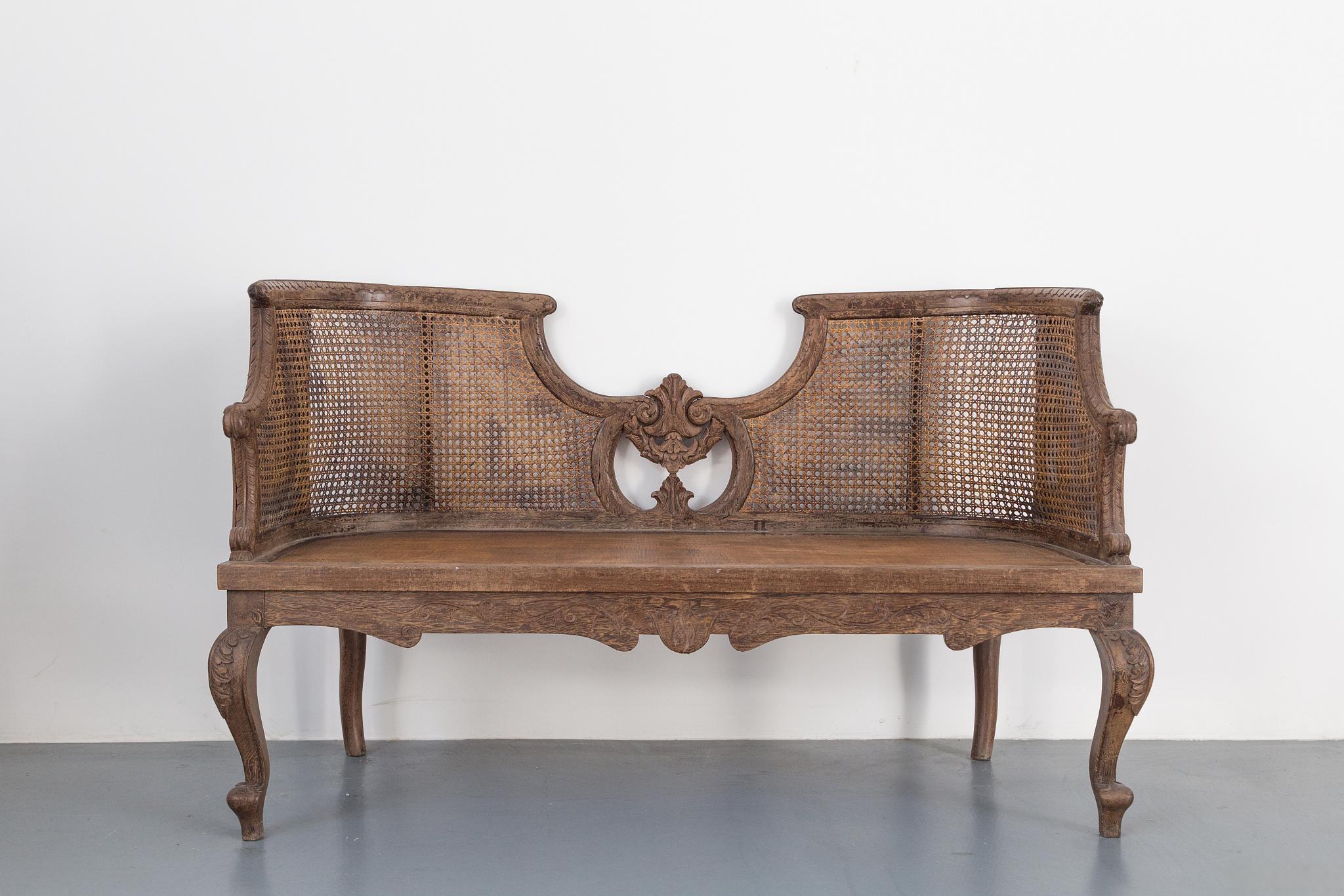 中国古代家具具有悠久的历史和独特的艺术风格,它不仅是实用的日常