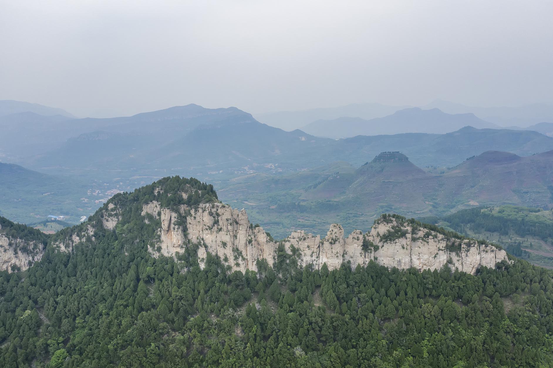 鲁山山脉图片