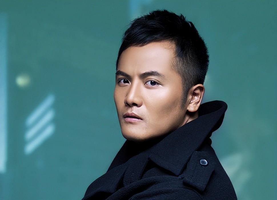 张嘉译11部戏将他带红,如今登上央视 姬他是张嘉译亲表弟,两人相差