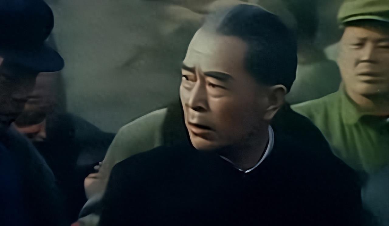 邓颖超泪奔,王铁成演绎周总理 1977年,王铁成在话剧《转折》中扮演周