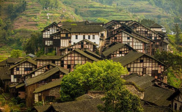 这里有举世闻名的九寨沟和峨眉山,还有一个安静,古朴的古镇--福宝古镇