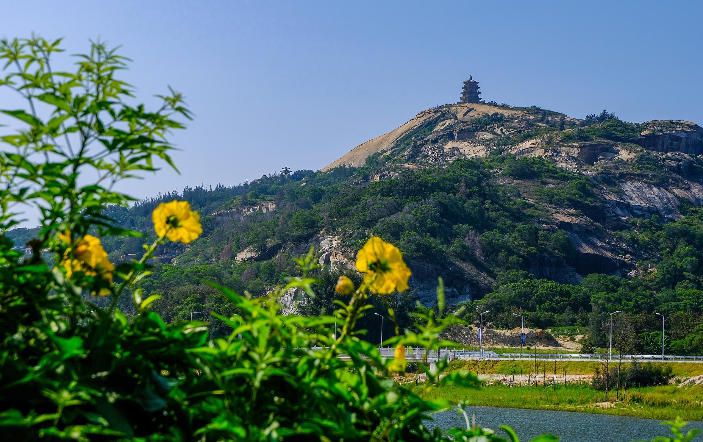 宝盖山风景区 宝盖山风景区位于福建省泉州市境内,是一个集自然景观