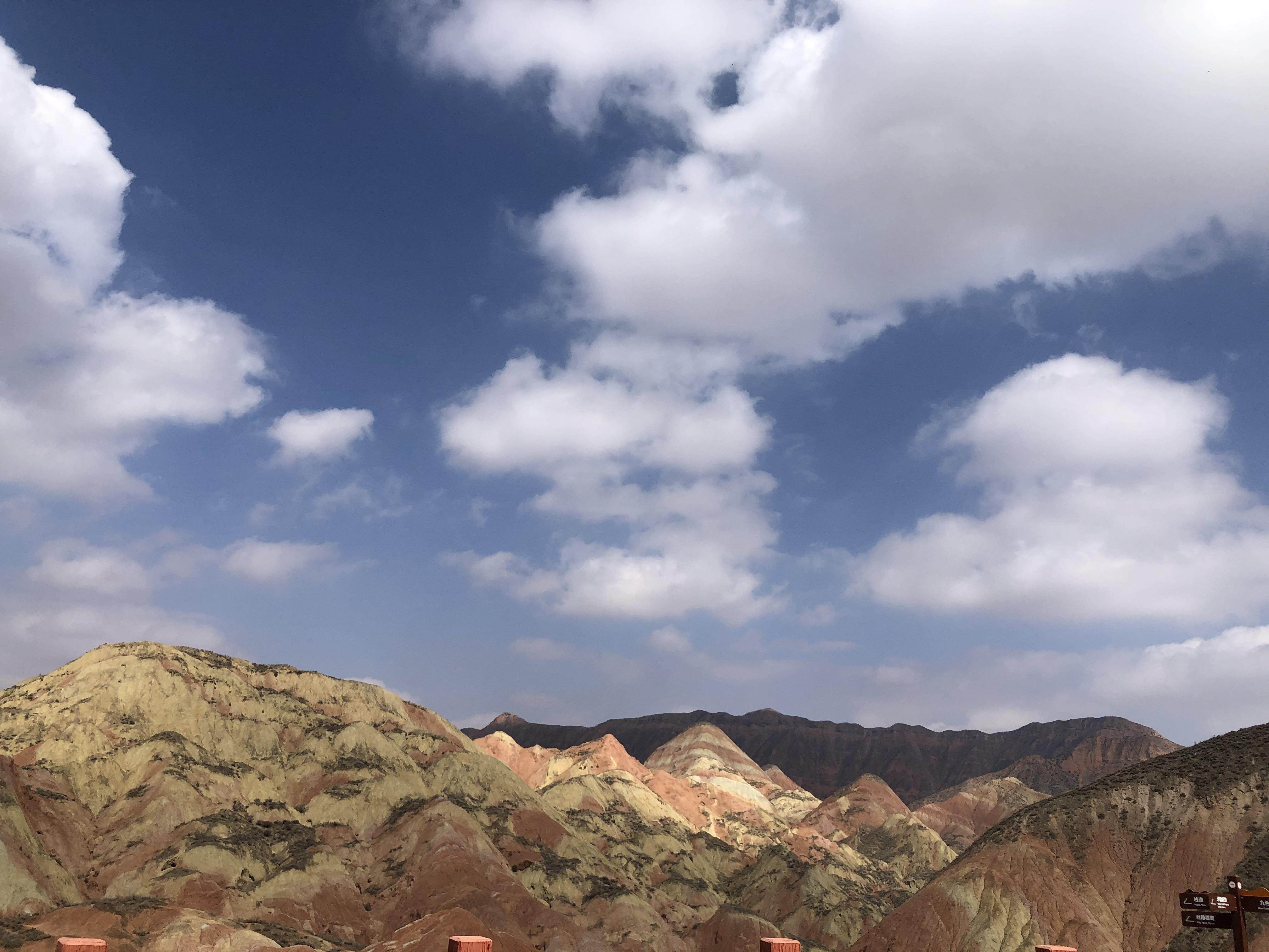 兰州最近火出天际的水墨丹霞景区 距兰州市西北80里的永登县树屏镇