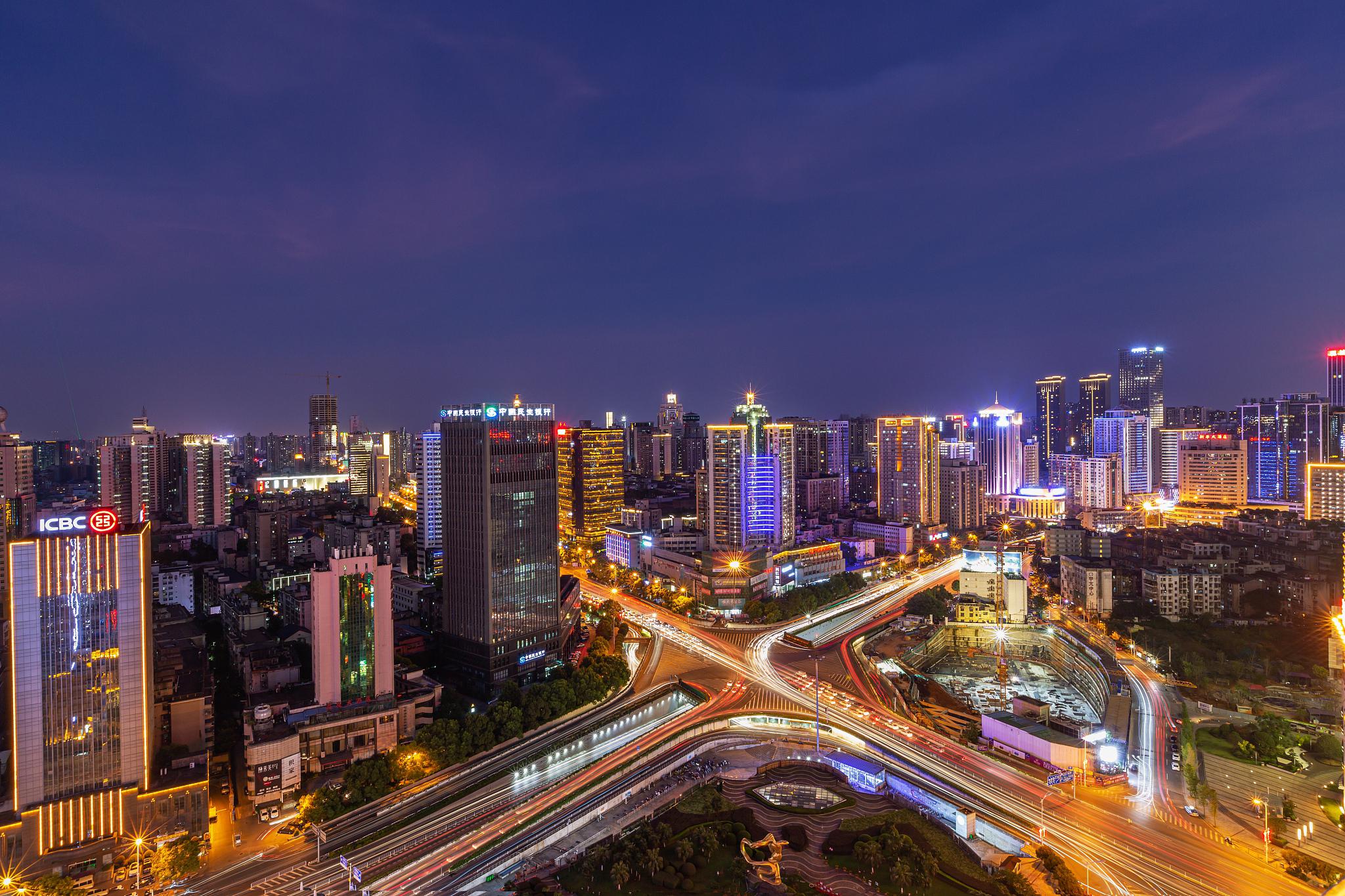 长沙旅行攻略 长沙,一座充满历史底蕴与美食的城市,吸引着无数游客前