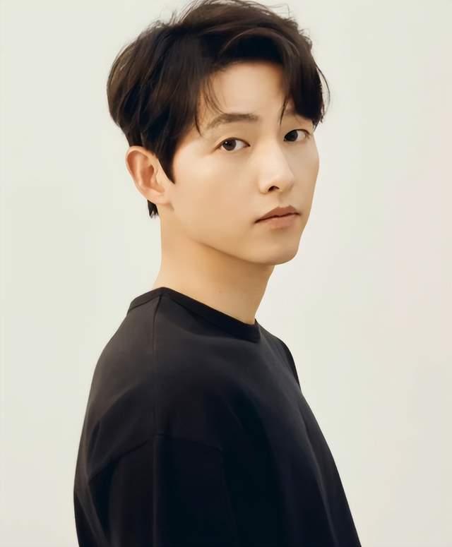 宋仲基回应妻子二婚生过娃 宋仲基回应妻子二婚生过娃,称这种新闻就像