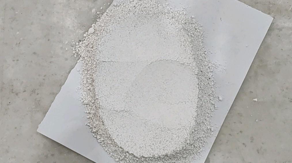 我们常见的内墙腻子粉主要有普通内墙腻子粉和耐水腻子粉,一般来说