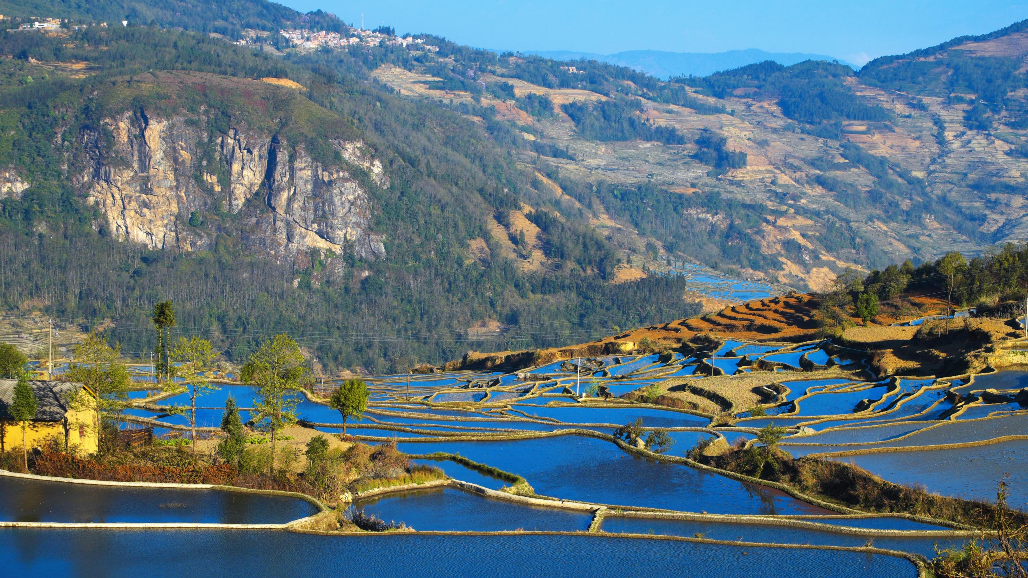 红河哈尼梯田位于云南南部,遍布于红河州元阳,红河,金平,绿春四县,总