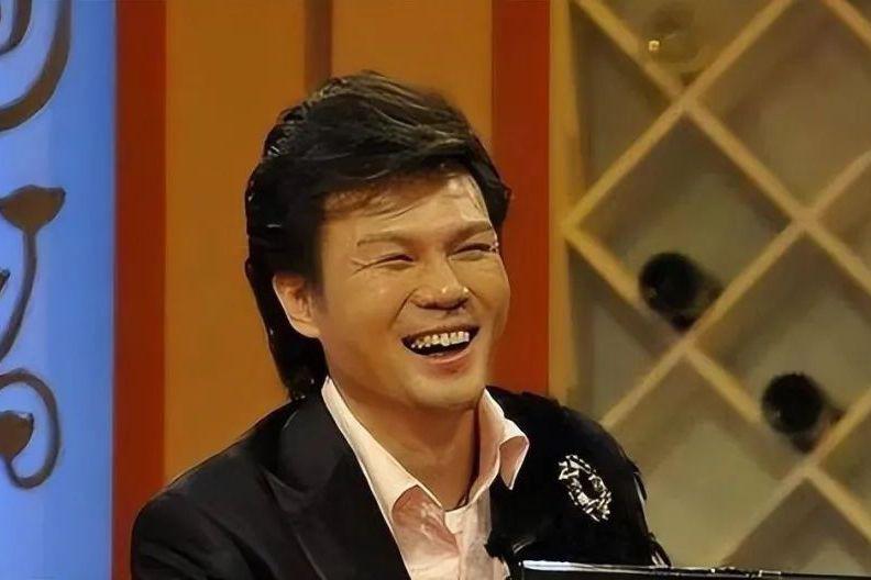 主持人李彬:笑声感染病魔 李彬,安徽卫视一哥,56岁身患重病,生命仅靠