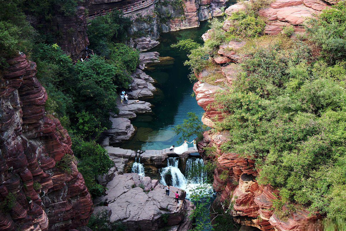 云台山风景区旅游攻略 云台山风景区位于江苏省镇江市,是一处融合了