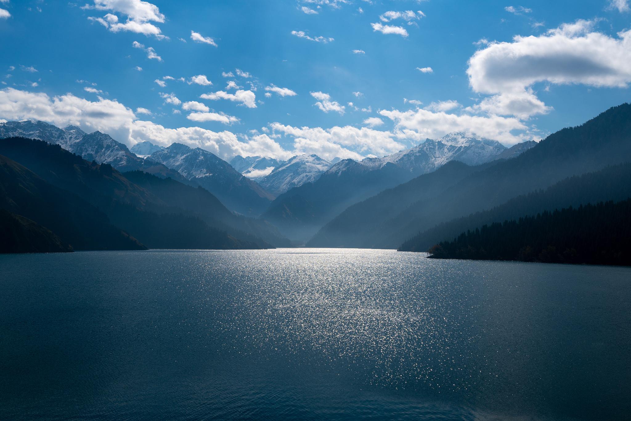 芦芽山天池湖泊群图片