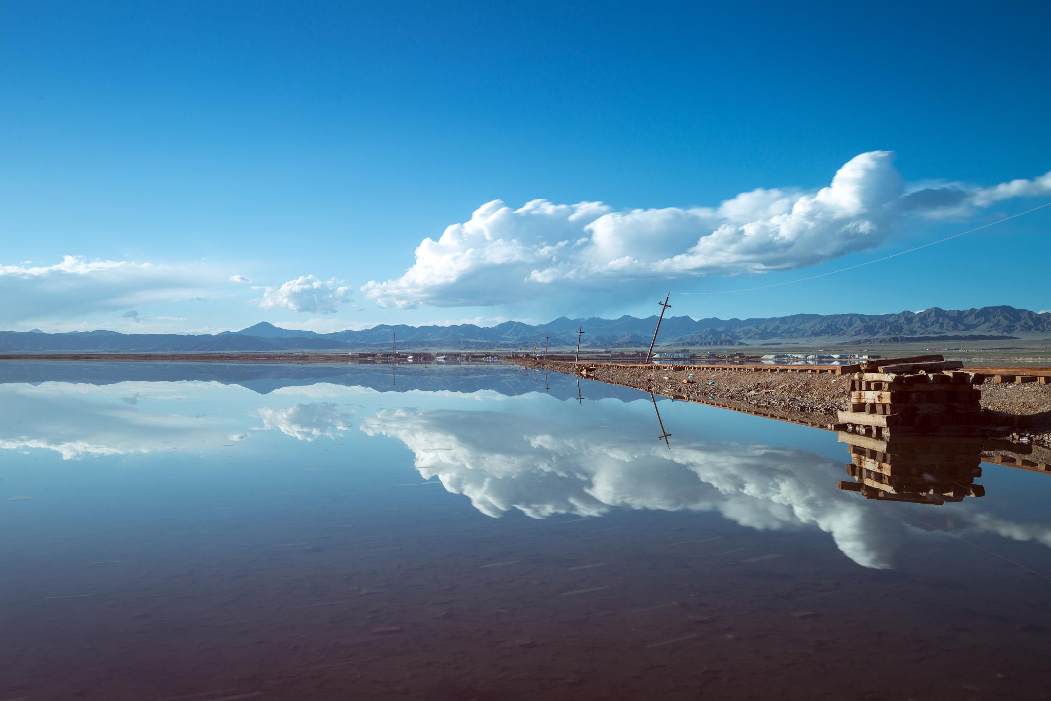 中国最美天空之境 茶卡盐湖,位于青海省海西蒙古族藏族自治州乌兰县