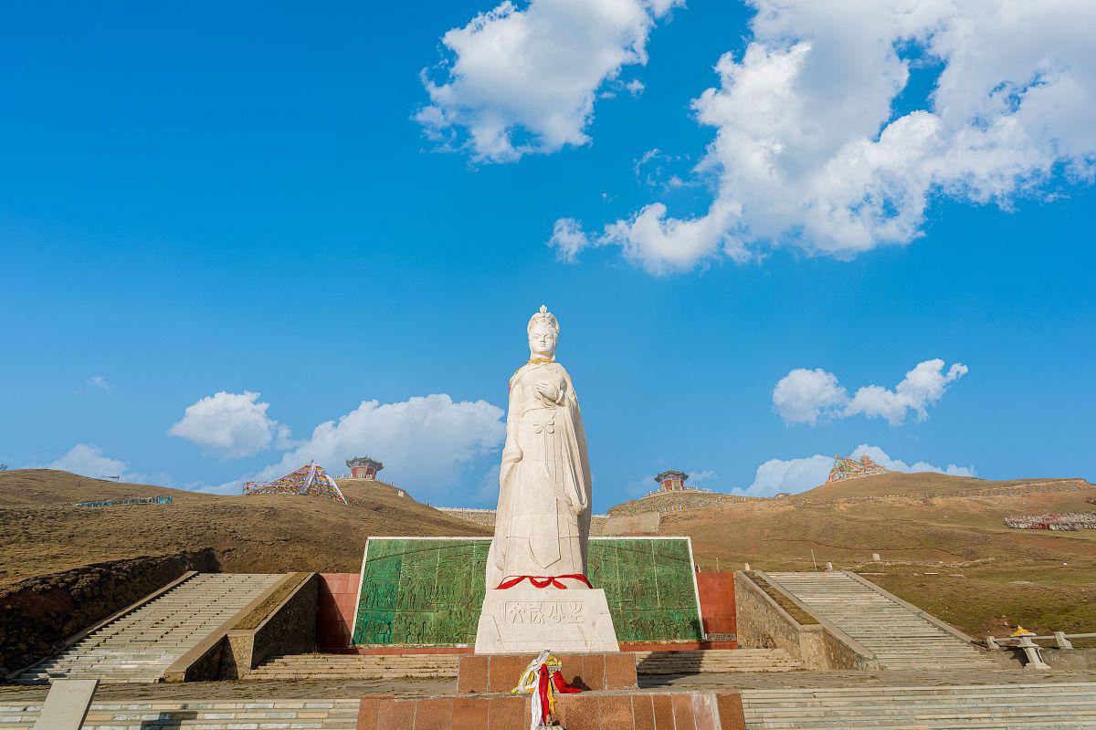 昌吉州旅游景点推荐 昌吉回族自治州位于新疆维吾尔自治区中部,天山