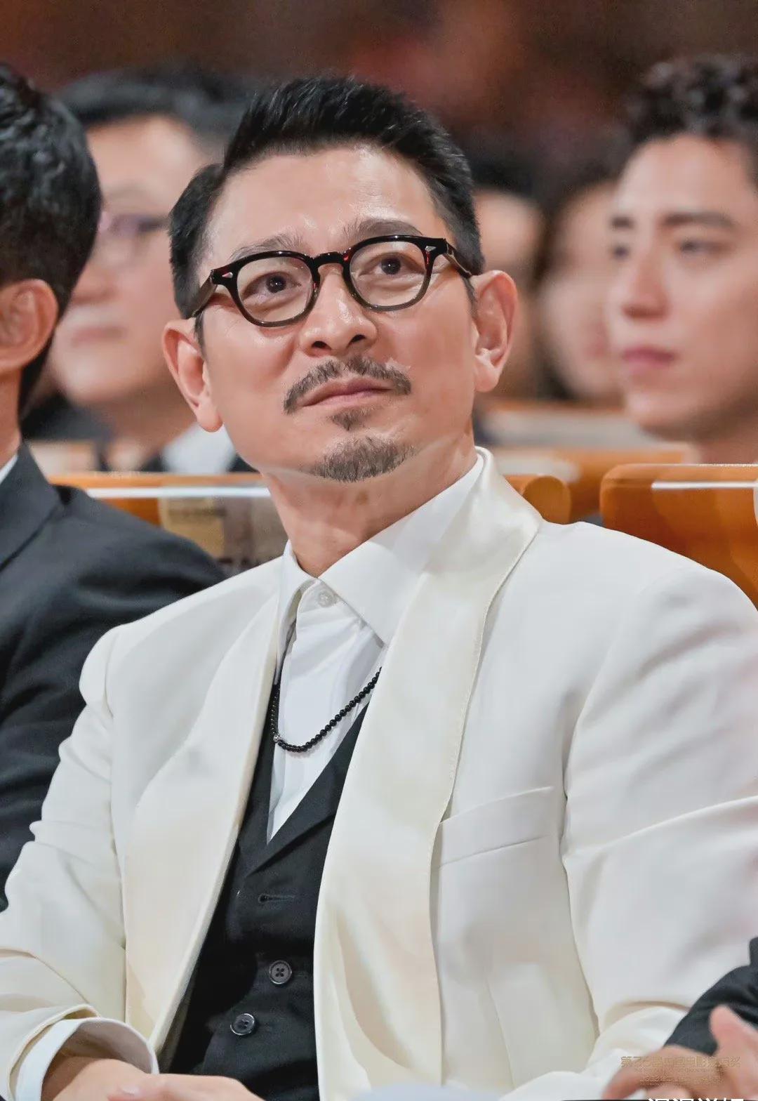 金鸡奖红毯:张雨绮尬翻,刘德华最闪亮 第36届金鸡奖在厦门海峡大剧院