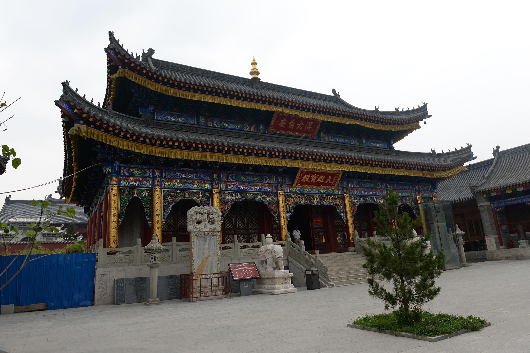 五台山的历史,文化和自然 五台山,位于中国山西省忻州市,因其五座山峰