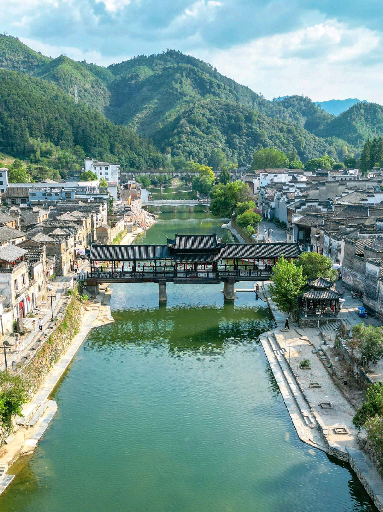 瑶里古镇,江南小众绝美景点 瑶里古镇,位于江西省景德镇市,是一座有着
