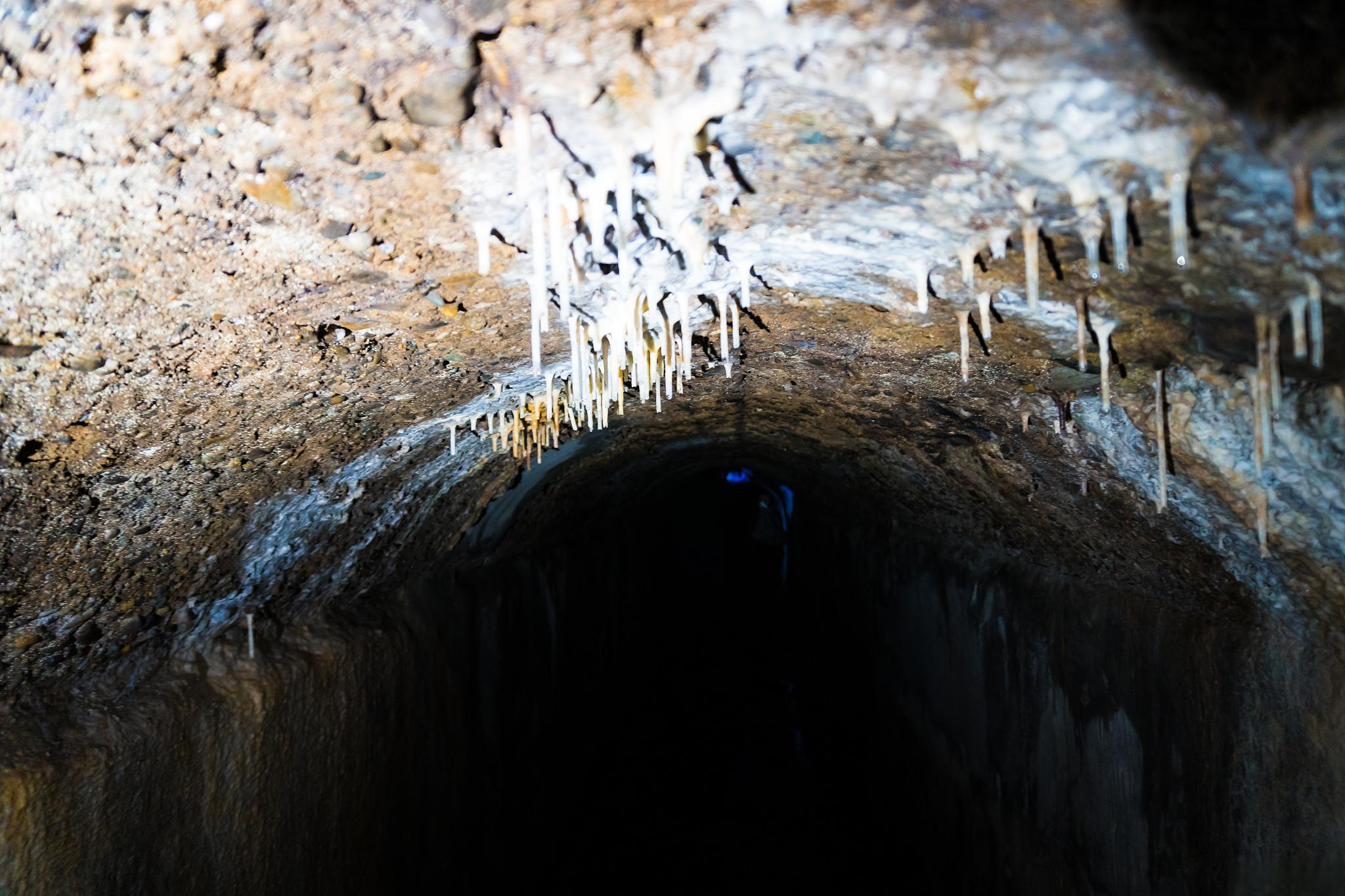 阿巴茨岩洞:探险和摄影的理想场所 阿巴茨岩洞(abat(s cave)位于