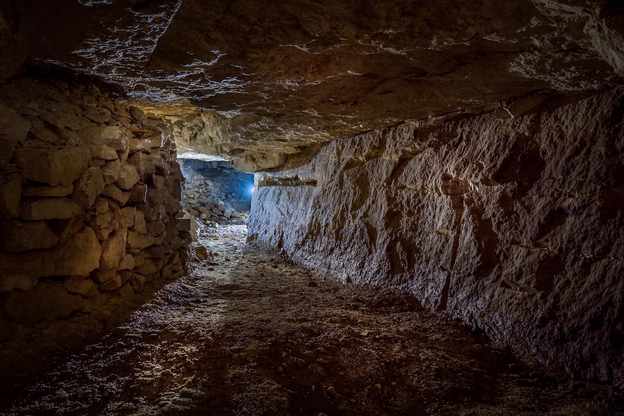 阿巴茨岩洞:探险和摄影的理想场所 阿巴茨岩洞(abat(s cave)位于