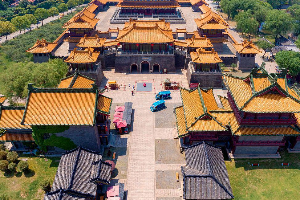 横店旅游攻略 横店,这个位于中国浙江省东阳市的旅游胜地,被誉为中国
