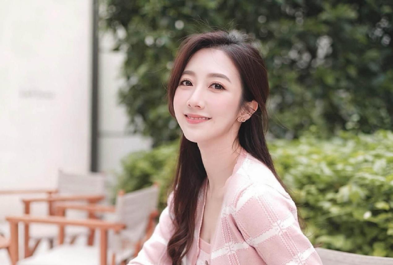 tvb高颜值女星何依婷宣布结婚 何依婷在社交媒体上发布了一张在法国