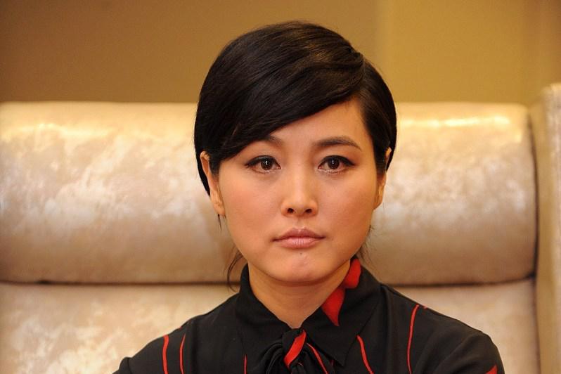 张延:幸福生活 张延与香港演员张锦程相识于一部电视剧的拍摄,两人