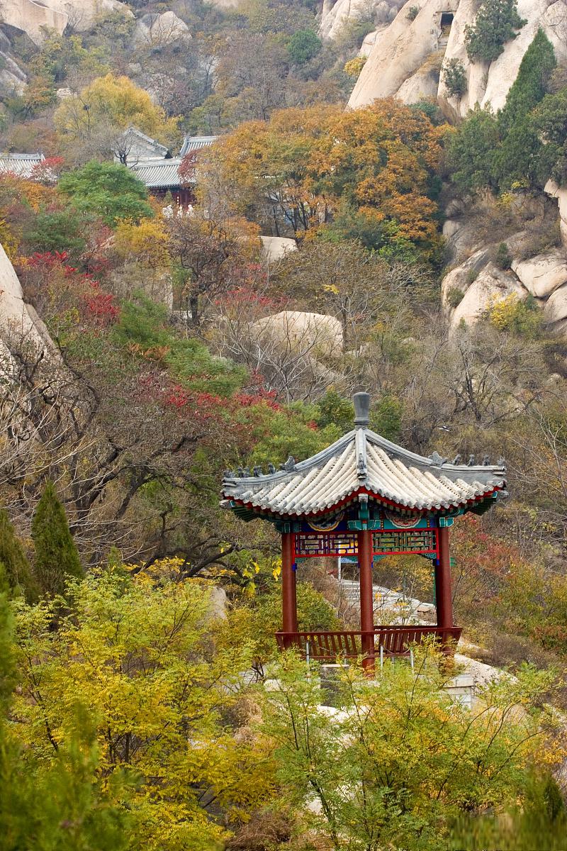 虎峪自然风景区 在北京昌平区的西北角,隐藏着一个迷人的地方——虎峪