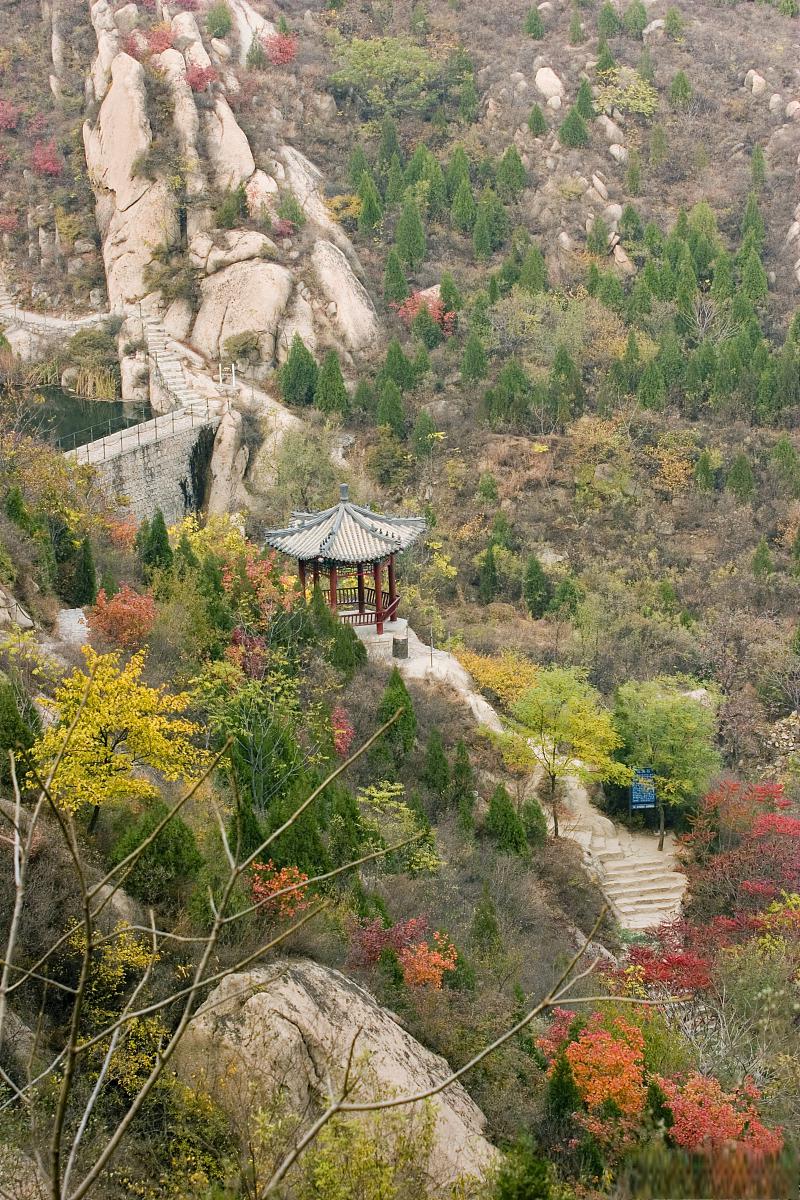 虎峪自然风景区 在北京昌平区的西北角,隐藏着一个迷人的地方——虎峪