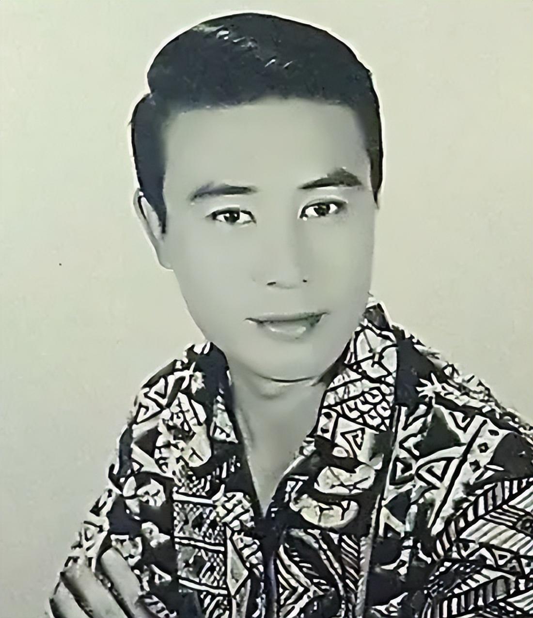 关山:电影传奇人物 关山,中国电影的传奇人物之一,曾主演《阿q正传》