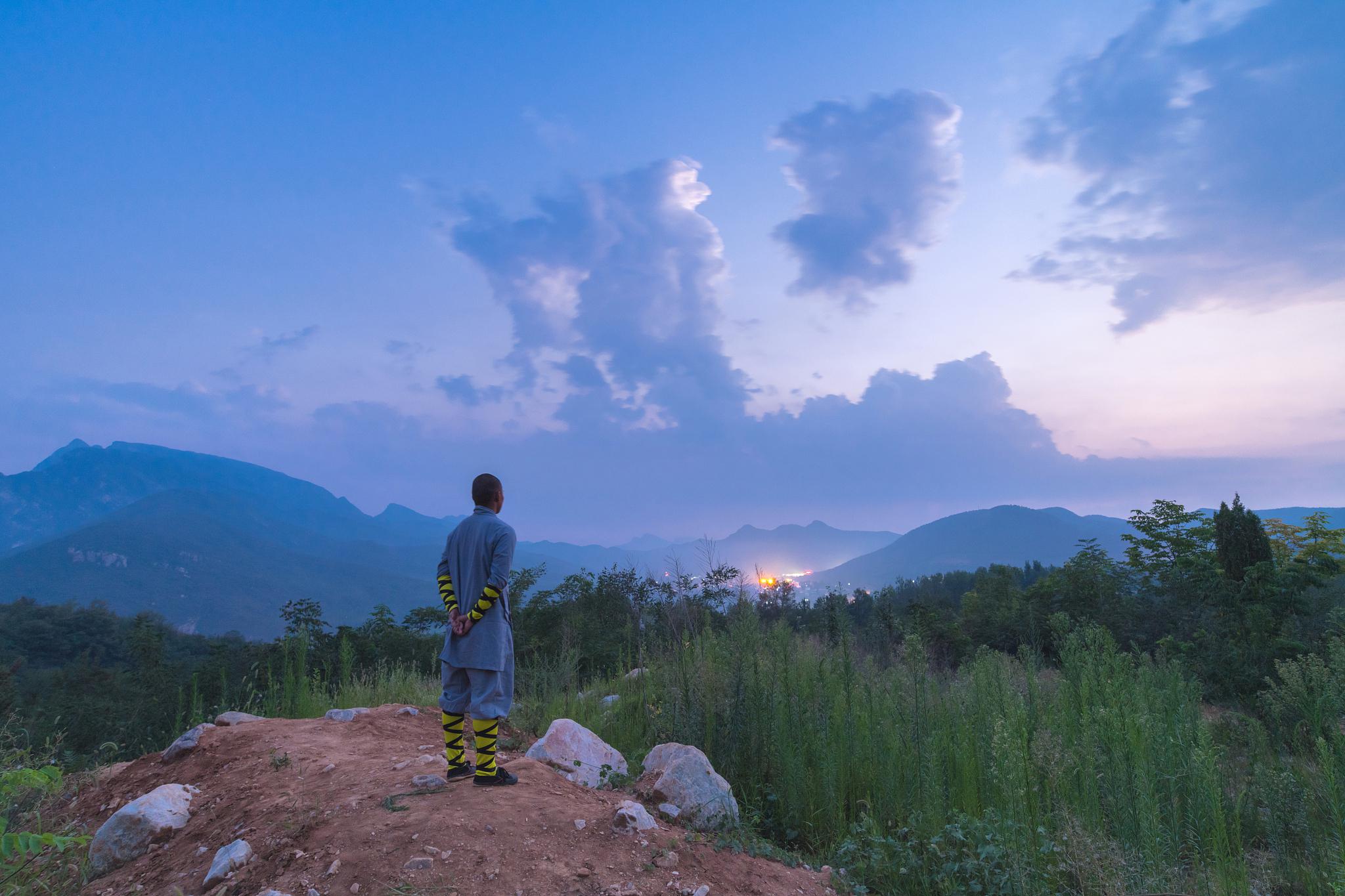 终南山死了的照片图片