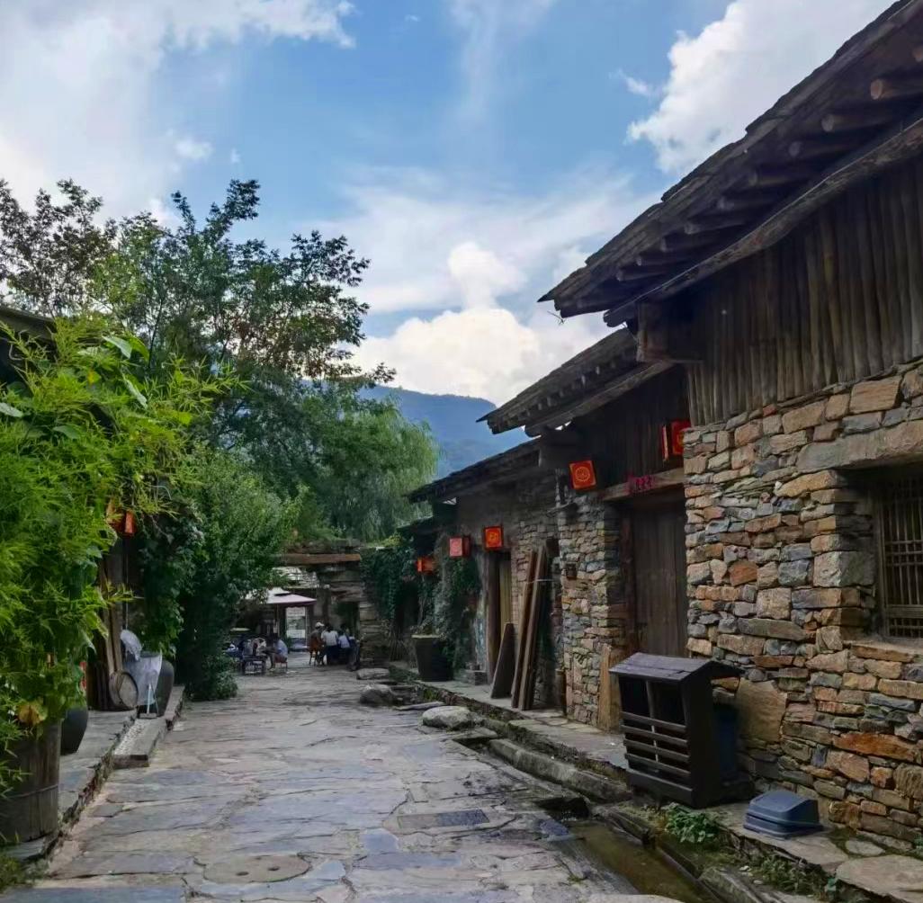 柞水旅游攻略:走进牛背梁,感受朱家湾 柞水县位于陕西省商洛市,这个