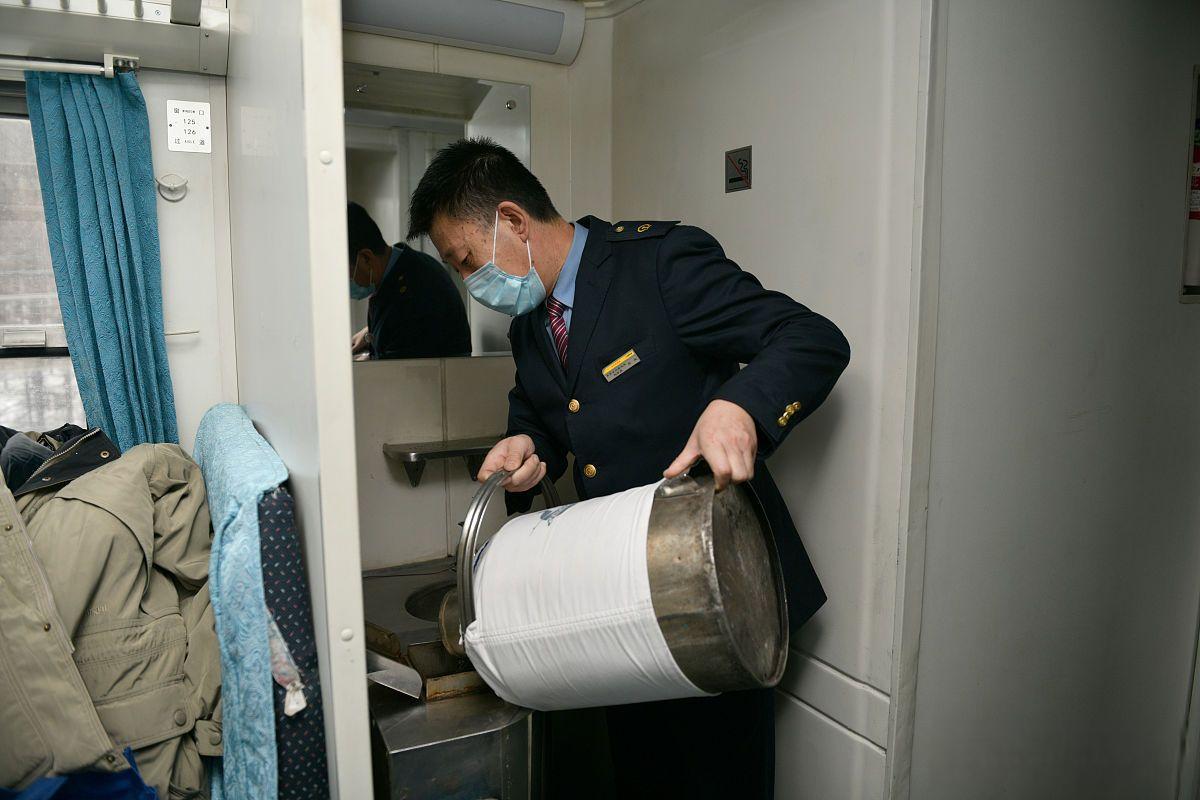 电工王建省因热水器漏电发现盗窃案 王建省是一名电工,他在修理热水器