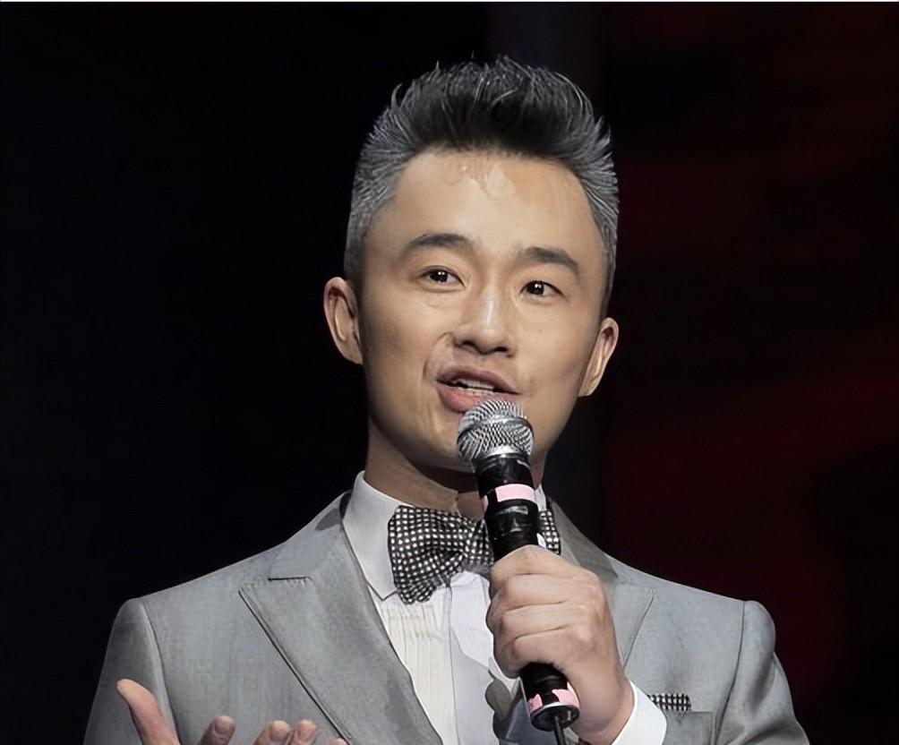 程雷:从"山顶"到"谷底"再到重新站起来 程雷是一位备受欢迎的主持人