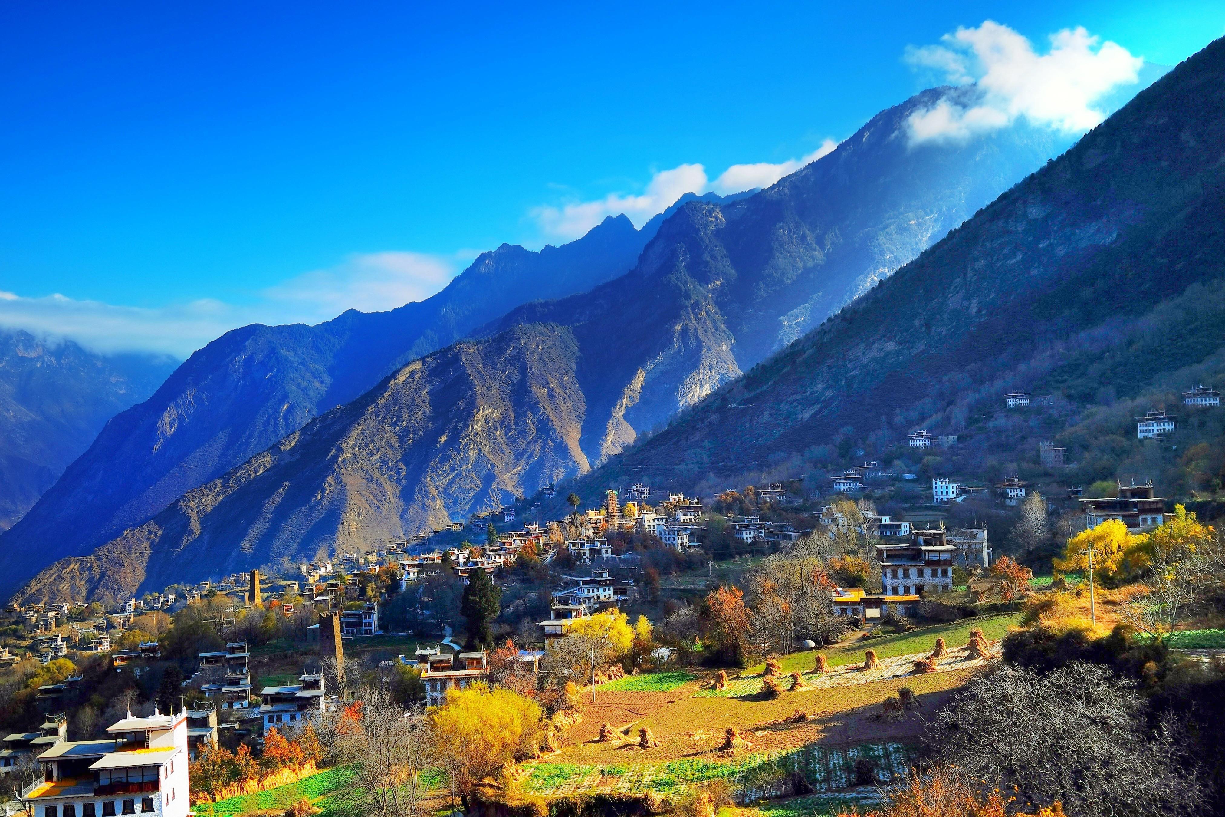 四川丹巴藏寨:自然美景与人文韵味的完美结合 四川省甘孜州丹巴县的