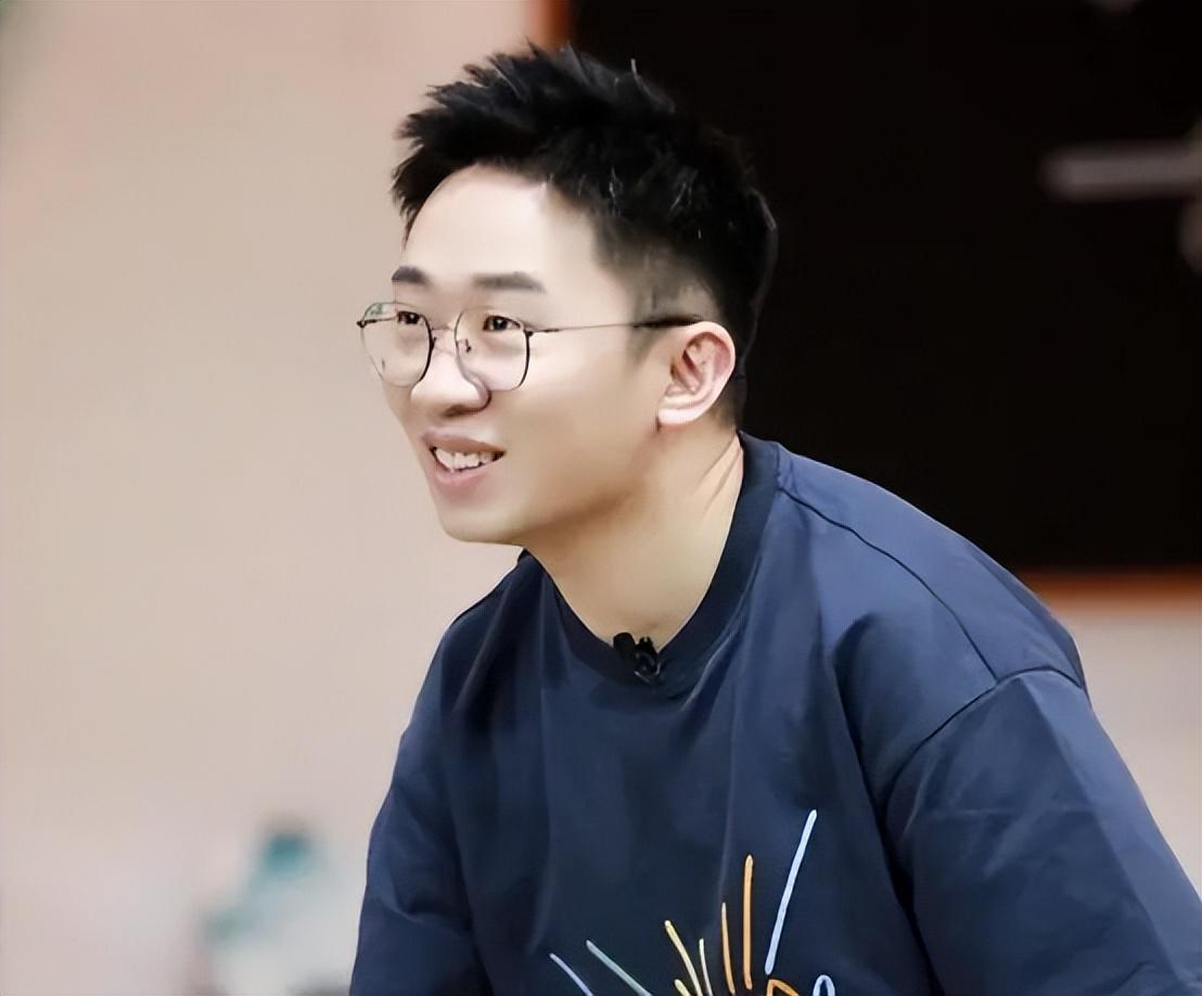 杨迪:感情长跑的微妙故事 杨迪在《非正式会谈》中剖析了自己和相恋16