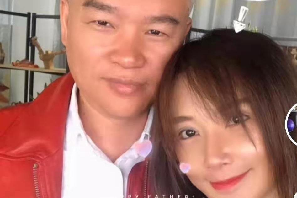 韩师奶董潼:生了4个孩子,有一对龙凤胎,大儿子长得帅气 董潼是一名