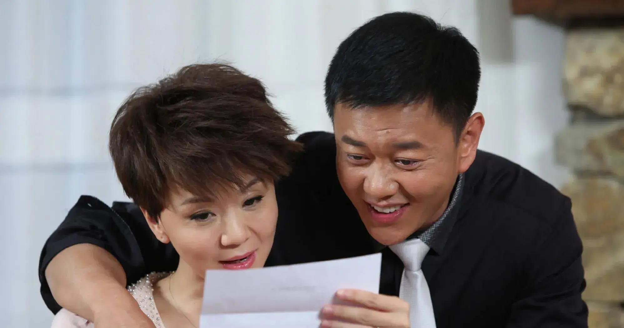 演员冯嘉怡:54岁依旧未婚 冯嘉怡出生在北京的一个富裕家庭,父亲做