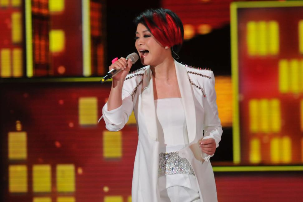 金炜玲:从酒吧驻唱到保姆 金炜玲是一位充满毅力和能量的新星,她的