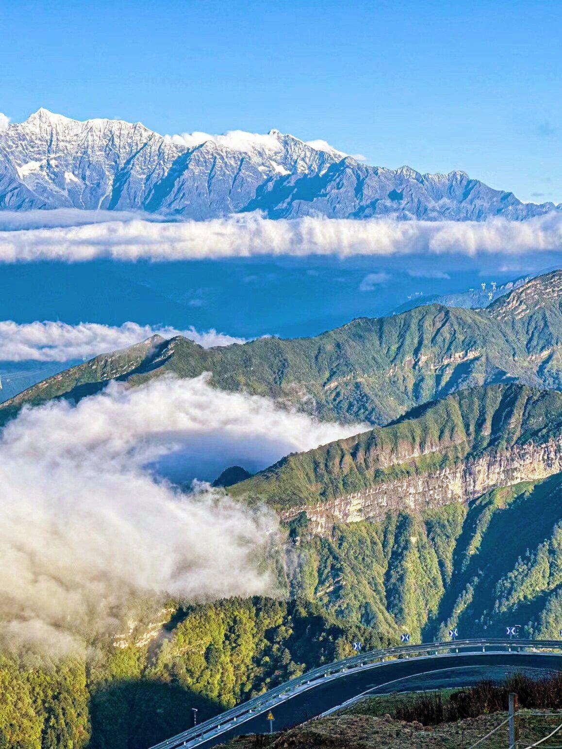 四川牛背山旅游攻略 风景是真的美,早上起来掀开窗帘就可以看雪山