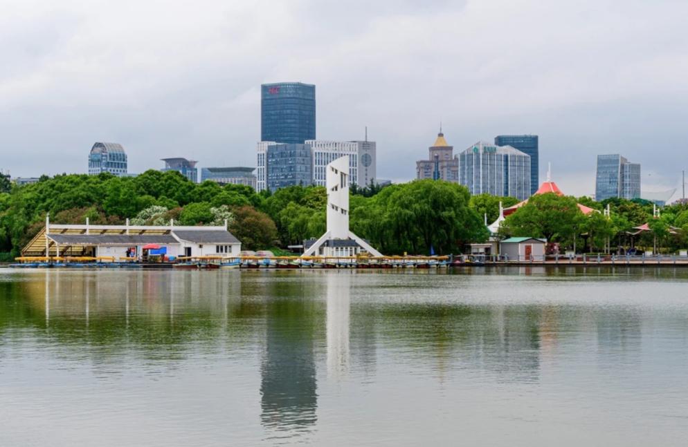 黄兴公园,这里有什么好玩的 黄兴公园位于上海市杨浦区,是一座集休闲